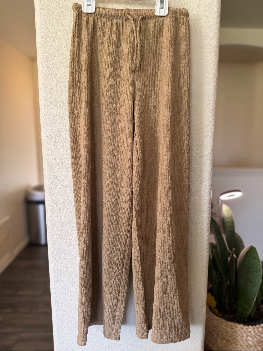 Adorable Girls H&M Crinkled lounge pants Size 9-10 Years Old